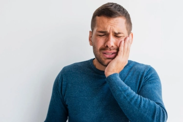 Kenali Penyebab Gigi Permanen Goyang dan Perawatannya