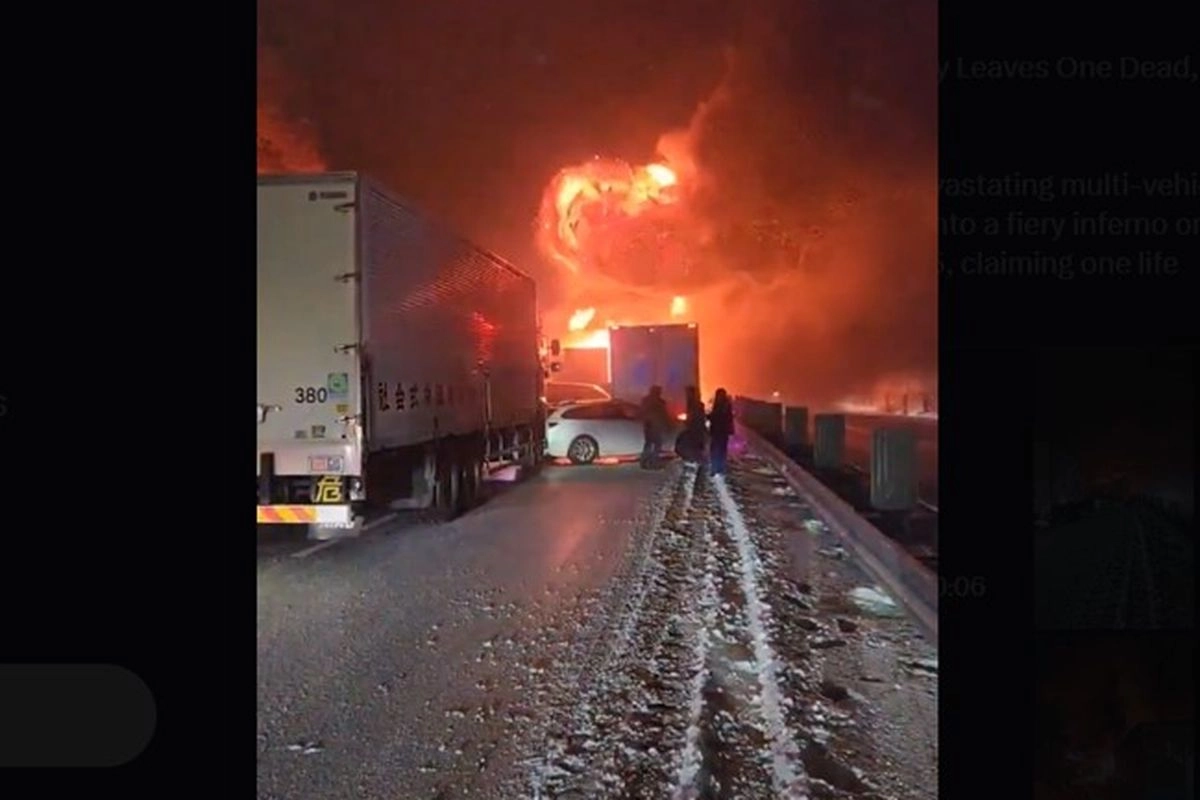 Penampakan Belasan Mobil Hangus Usai Tabrakan Beruntun 50 Kendaraan di Tol