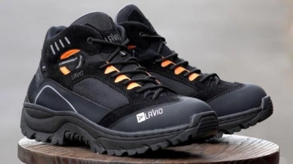 5 Sepatu Hiking Outdoor Lokal Favorit Para Pendaki, Kualitas Setara Brand Luar Negeri