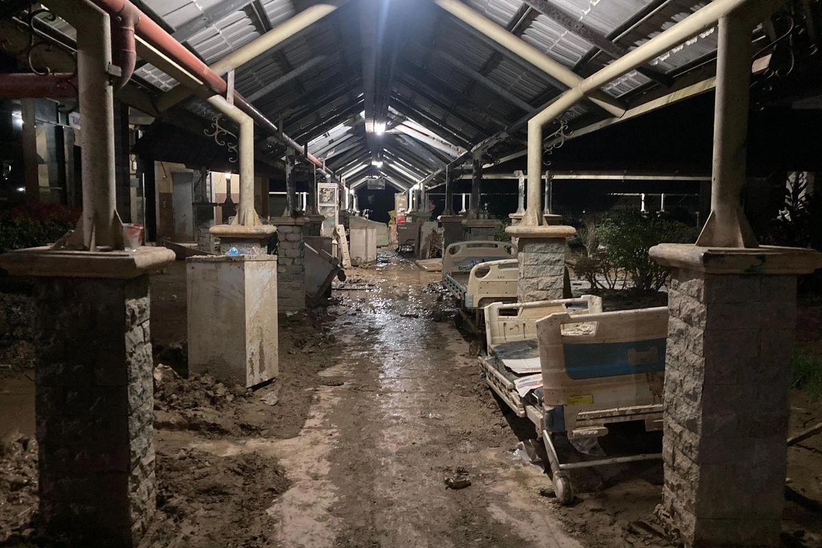 ILUNI FKUI Turun Langsung Membantu Pemulihan Layanan Kesehatan di RSUD Aceh Tamiang