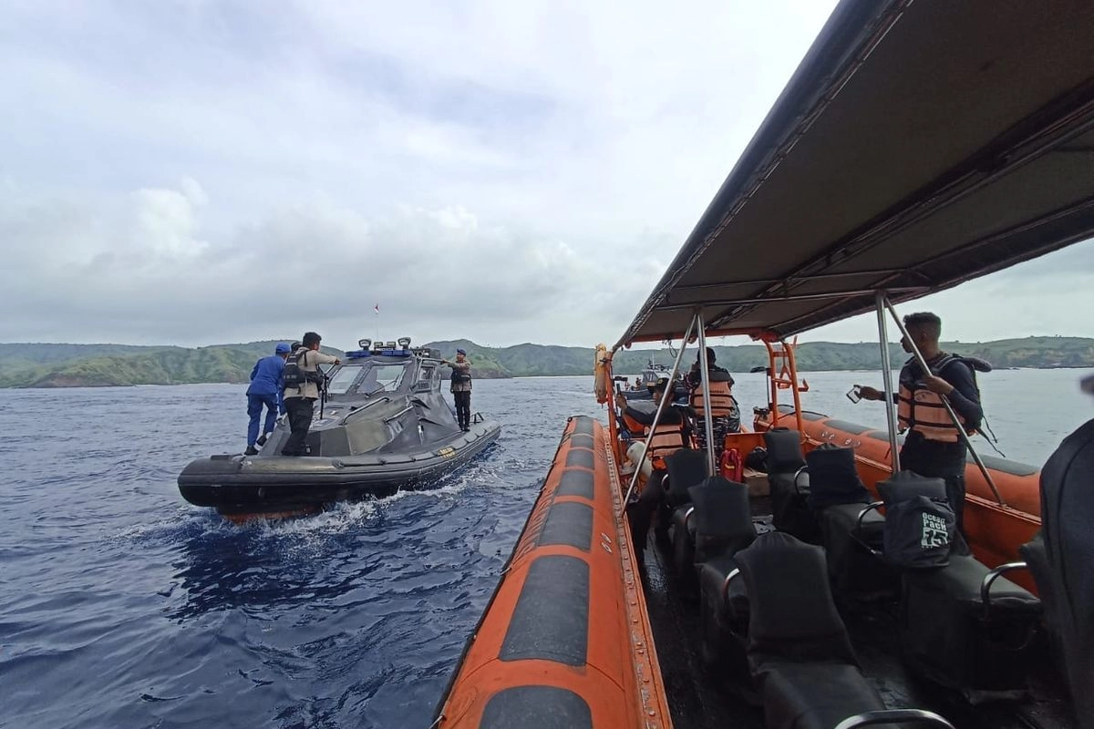 Kapal Wisata Tenggelam di Pulau Padar, 4 Turis Spanyol Masih Hilang