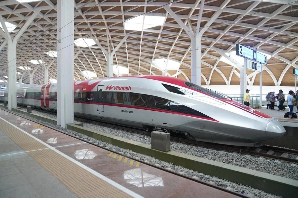 Libur Akhir Tahun, 1.000 Turis Malaysia Naik Whoosh Setiap Hari