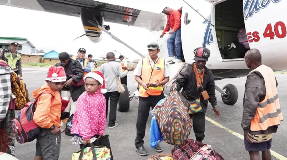 PTFI Gelar Christmas Flight & Boat Layani Mudik Natal Karyawan dan Keluarga ke Pedalaman Papua