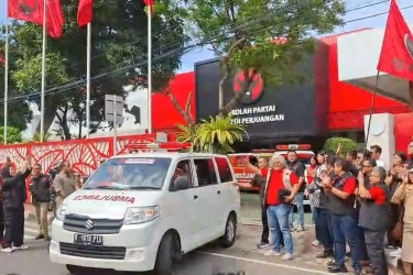 PDIP Kirim Puluhan Ambulans dan Nakes ke Daerah Terdampak Banjir Sumatera