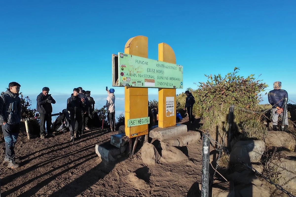Pendakian Merbabu Ditutup Januari–Februari 2026, Ini Alasannya