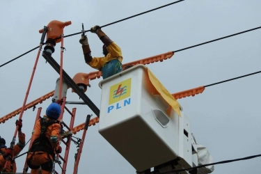 PLN: Utang Terang, Listrik Redup