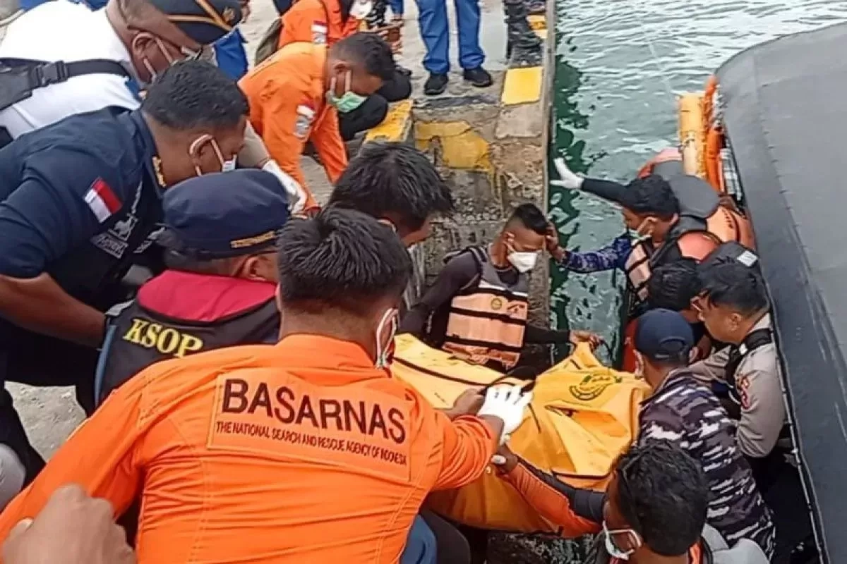 Seorang Korban Kapal Tenggelam di Labuan Bajo Ditemukan, Diduga Anak Pelatih Valencia B