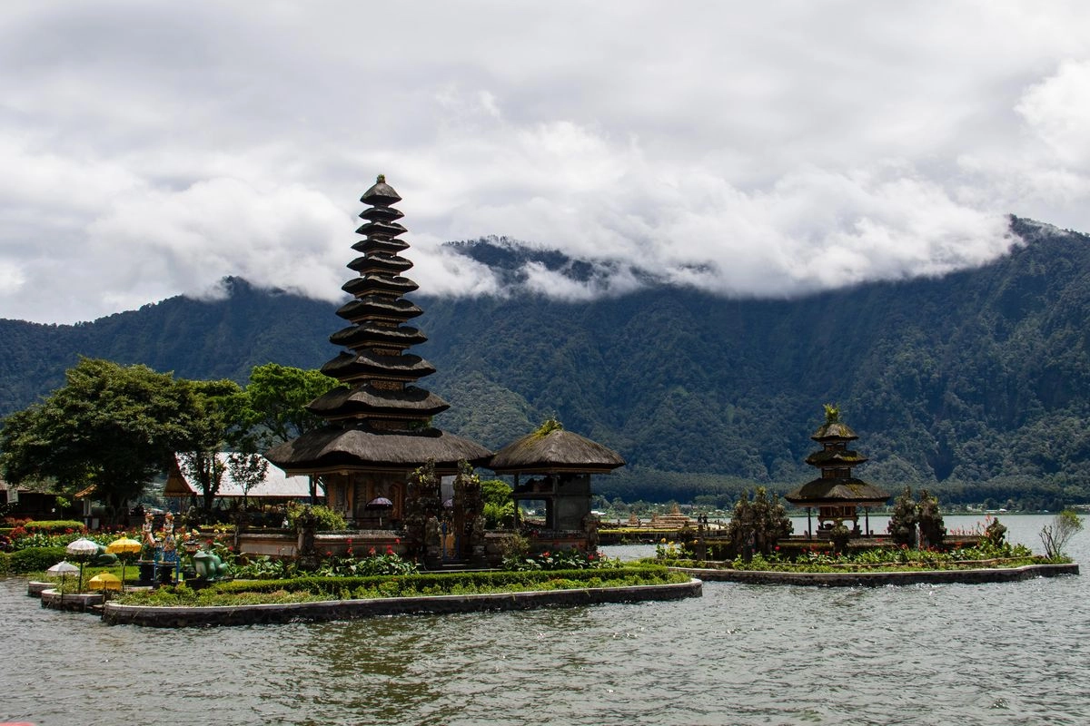 Ulun Danu Beratan Bali, Daya Tarik Wisata dan Harga Tiket Masuknya