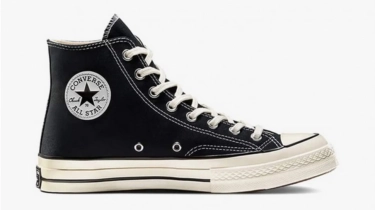 5 Sepatu Lokal Kembaran Converse, Desain Timeless Bisa Dipakai Anak Sekolah