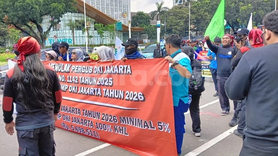 Buruh KSPI Demo Dekat Istana: Tuntut UMP DKI Jadi Rp5,8 Juta, Anggap Angka Pramono Tak Sesuai KHL