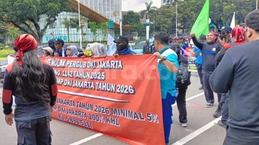 Buruh KSPI Demo Dekat Istana: Tuntut UMP DKI Jadi Rp5,8 Juta, Anggap Angka Pramono Tak Sesuai KHL