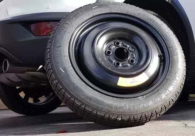 Banyak yang Belum Tahu Kenapa Ban Serep Punya Ukuran Lebih Kecil dan Seberapa Aman Pemakaiannya