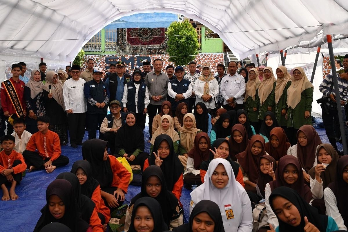 Siswa Korban Bencana Sumatera Tak Perlu Pakai Seragam Saat Belajar di Tenda