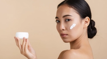 5 Rekomendasi Moisturizer untuk Mengecilkan Pori-Pori, Lengkap dengan Tips Memilihnya