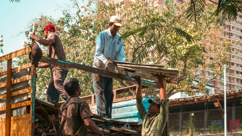 OJK Lirik Pekerja Informal untuk Masuk Dana Pensiun