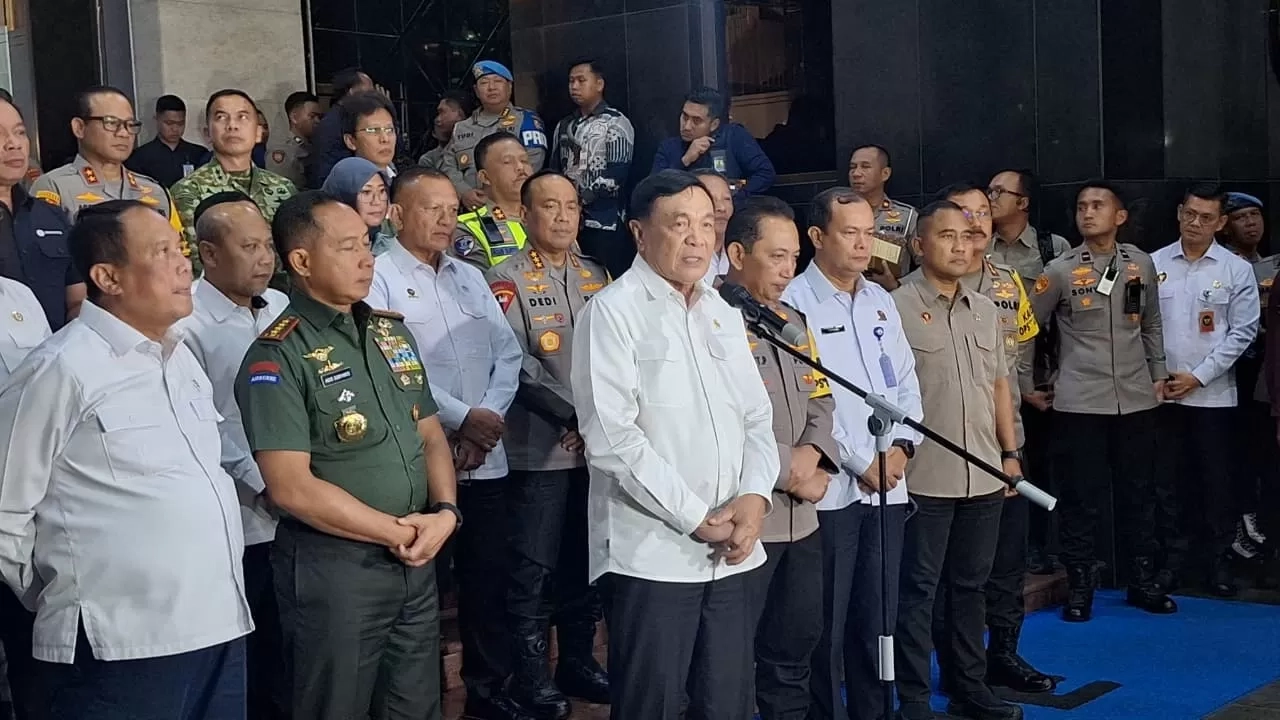 Cek Pengamanan Malam Tahun Baru 2026, Menko Polkam Djamari Pastikan Situasi Kondusif