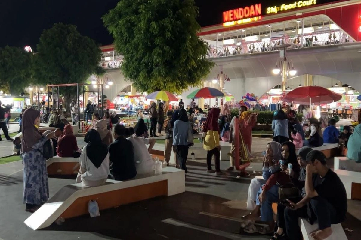 Libur Nataru di Alun-alun Pancasila Kebumen, Kapal Mendoan Jadi Ikon