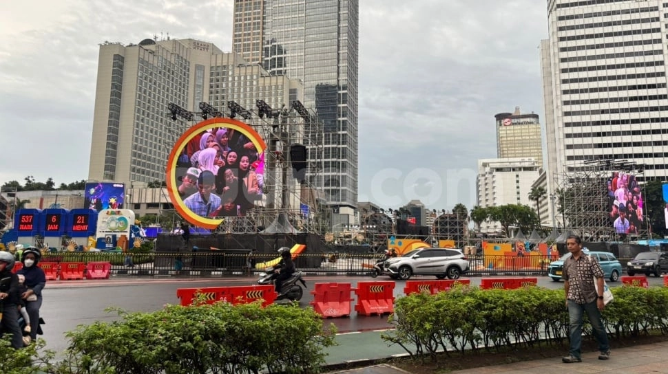 Kondisi Terkini Bundaran HI Jelang Malam Tahun Baru 2026, Warga Mulai Merapat