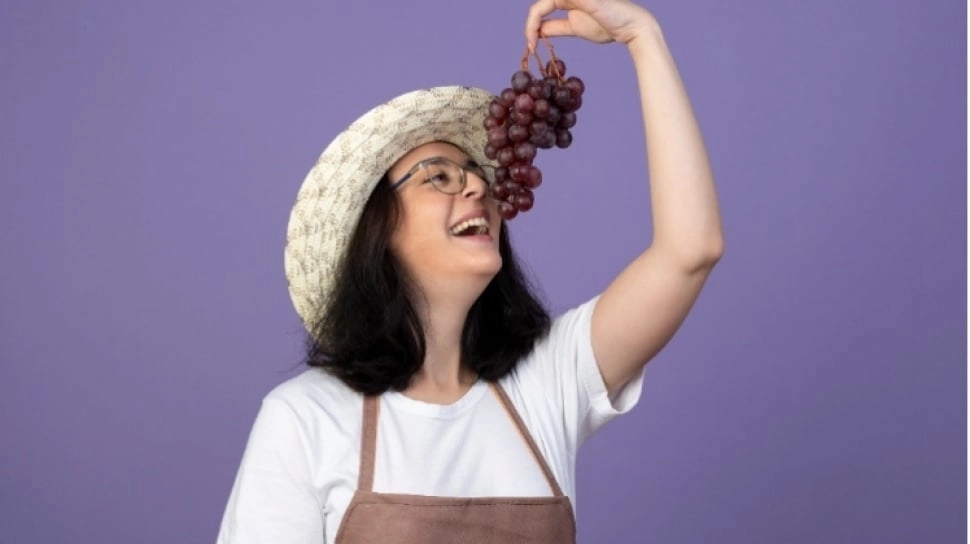 Tradisi Unik Makan Anggur di Bawah Meja Saat Tahun Baru, Bawa Keberuntungan hingga Jodoh