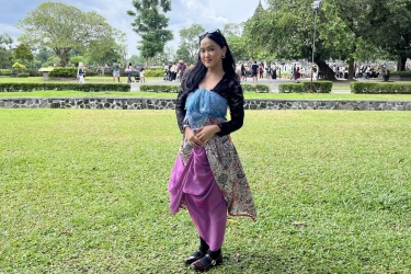 6 Tips Mix and Match Warna Kain dan Kebaya agar Terlihat Ramping