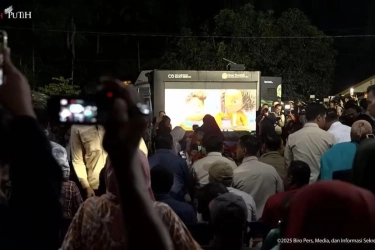 Momen Prabowo, AHY, dan Bobby Nonton 