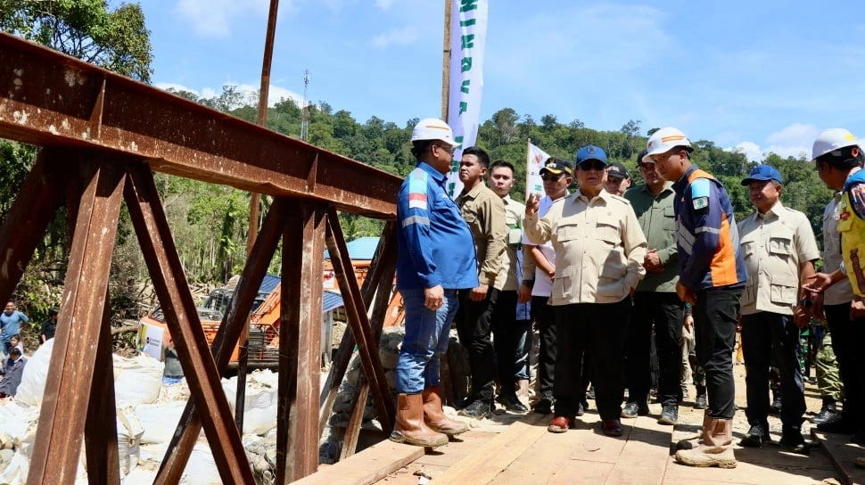 Mendagri Tito Dampingi Presiden Tinjau Progres Pembangunan Infrastruktur di Tapanuli Selatan