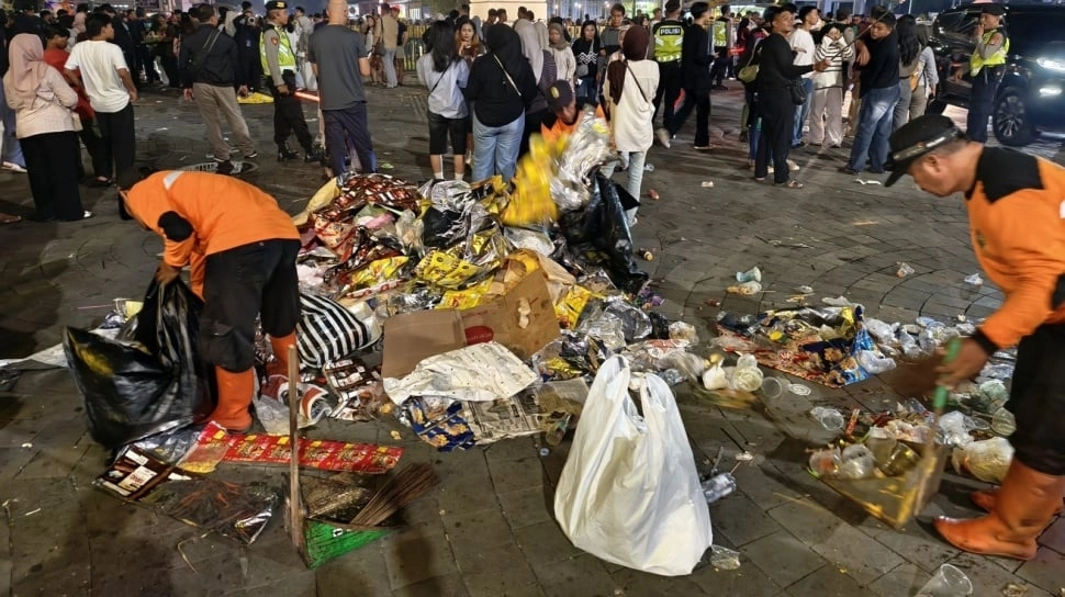 Timbunan Sampah Malam Tahun Baru Jogja Capai 30 Ton, Didominasi Alas Plastik dan Gelas Minuman
