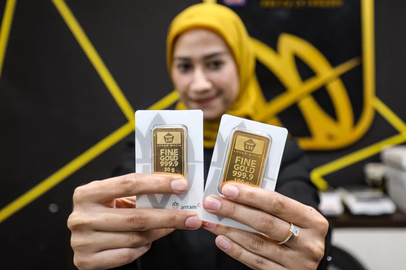 Awal Tahun Baru 2026, Harga Emas Antam Naik Rp 16.000 Jadi Rp 2.504.000 Per Gram
