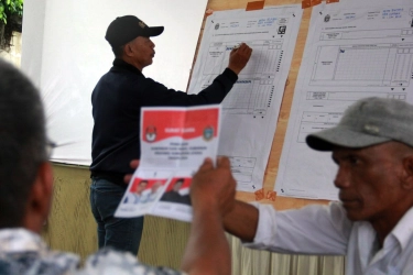 Alarm Kemunduran Demokrasi Lokal