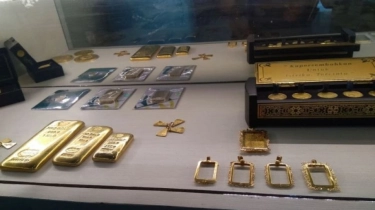 Harga Emas Antam Merosot di Tahun Baru, Hari Ini Dipatok Rp 2.488.000 per Gram