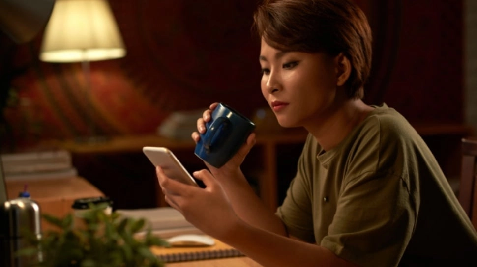 Lebih dari 30 Persen Warga Indonesia Curhat ke AI saat Sedih, Fenomena Baru di Era Digital