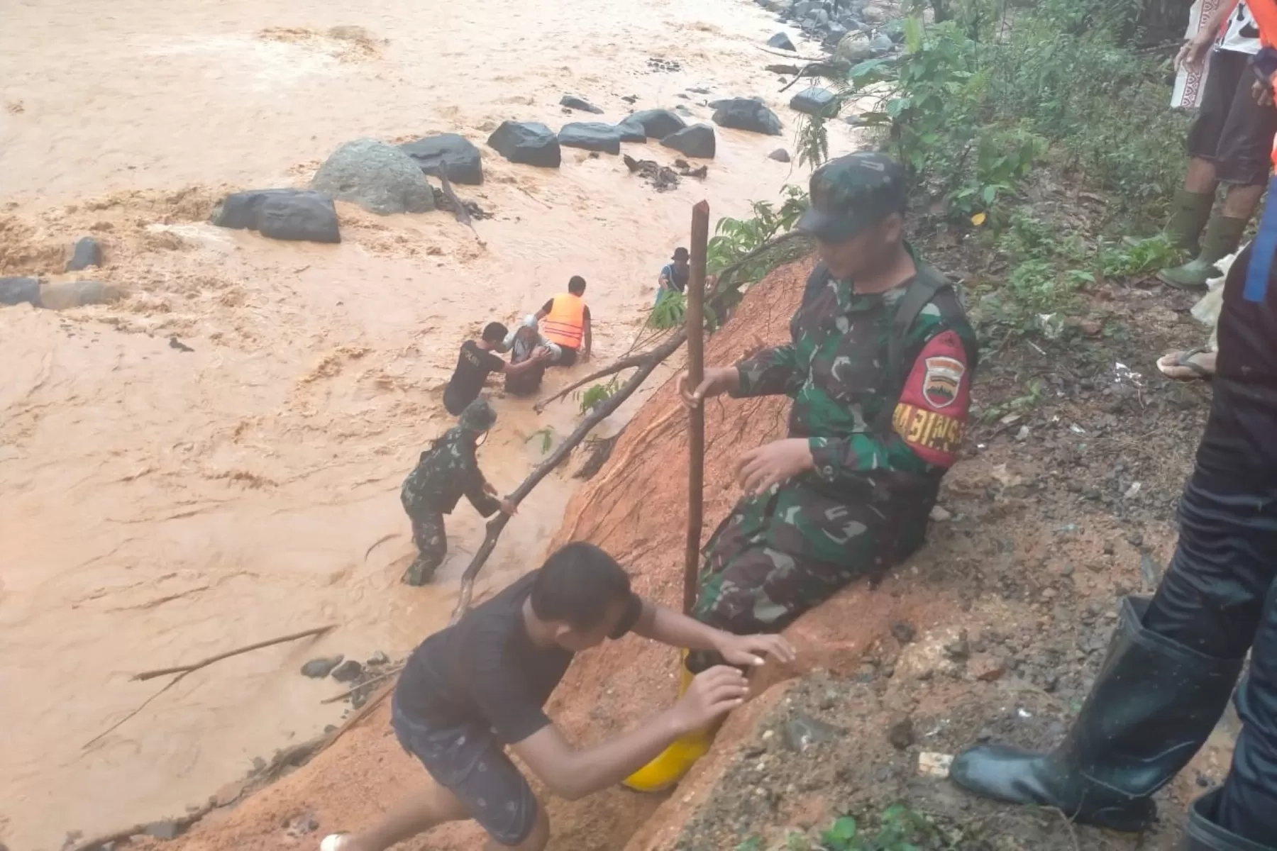 Prajurit TNI Dapat Uang Makan dan Uang Lelah dari Kerja di Lokasi Bencana, ISESS: Itu Hak Mereka
