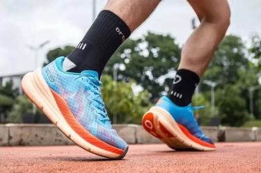 10 Rekomendasi Sepatu Lari Terbaik di Bawah Rp1 Juta yang Nyaman dan Aman untuk Kaki, Lengkap dengan Tips Belinya di Online Shop