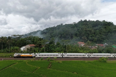Libur Panjang Nataru, KAI Catat Penumpang KRL Capai 16,95 Juta Orang