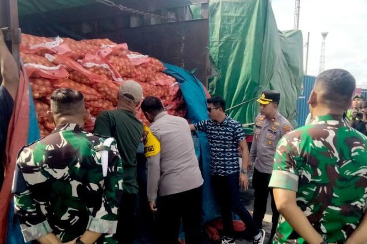 Masuk secara Ilegal ke Pelabuhan Tanjung Emas Semarang, 133 Ton Bawang Bombay Disita