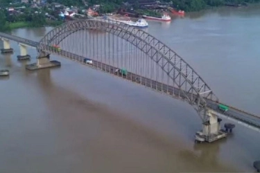 Pelindo Evakuasi Tongkang Usai Insiden Berulang di Jembatan Mahakam Ulu