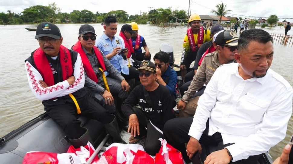 Tinjau Korban Banjir di Banjar Kalsel, Mensos Janjikan Huntara hingga Jaminan Hidup