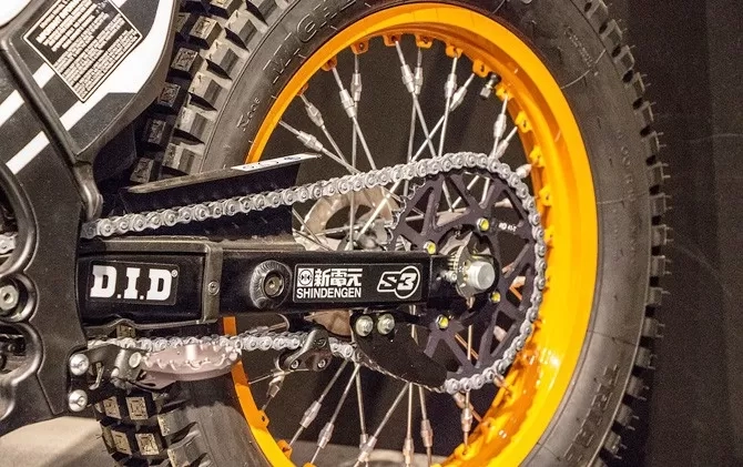 Rantai Motor Kendor? Begini 5 Langkah Mengencangkannya Sendiri dengan Aman dan Tepat