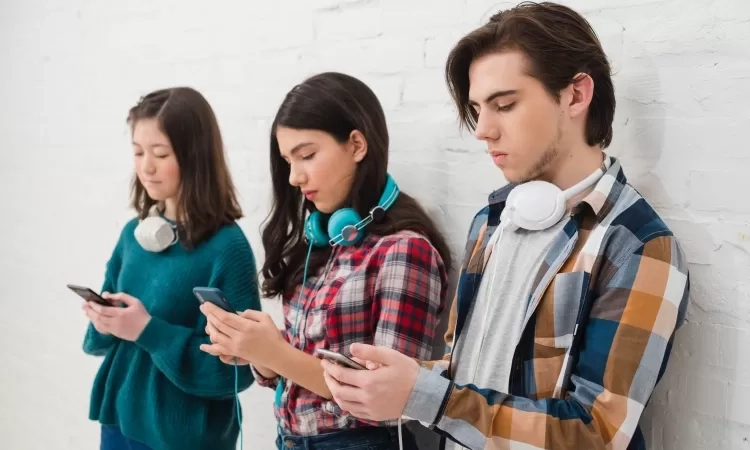 Usia 20-an: Antara Semangat Mengejar Mimpi dan Tekanan untuk Terlihat Sukses