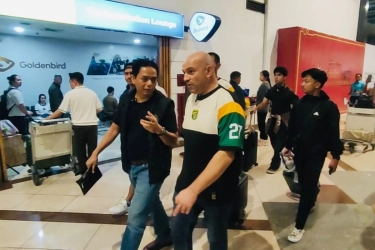 Bernardo Tavares Mulai Era Baru Persebaya: Kerja Keras, Kerendahan Hati, dan Peran Vital Suporter