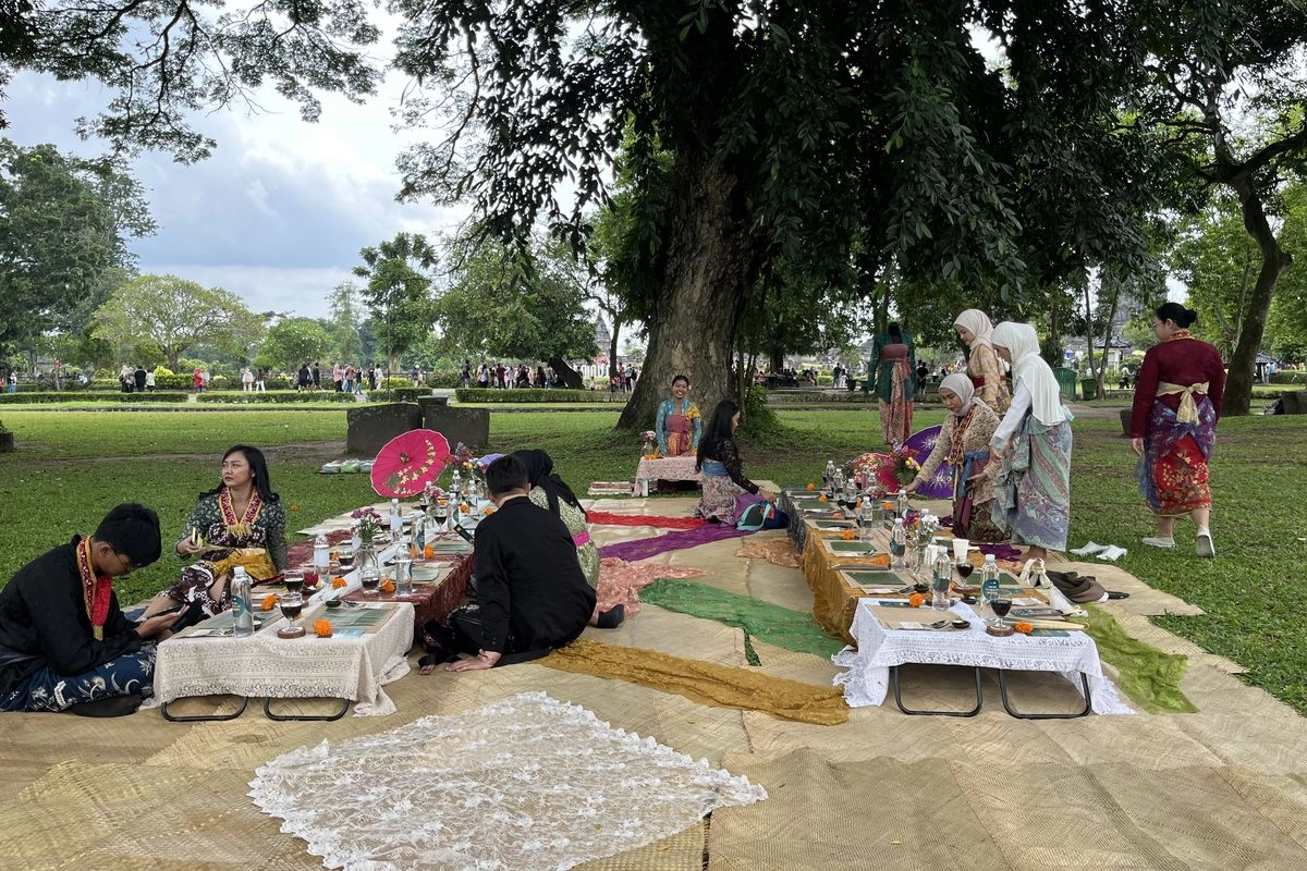 Mengenal Ilusi Warna dalam Berkain agar Tampilan Lebih Ramping