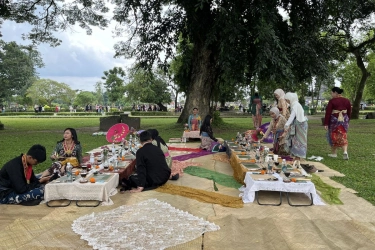 Mengenal Ilusi Warna dalam Berkain agar Tampilan Lebih Ramping