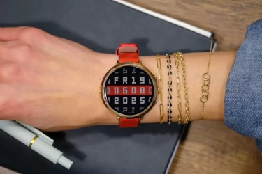 Pebble Round 2 Resmi, Smartwatch Tipis dengan Baterai Tahan 14 Hari