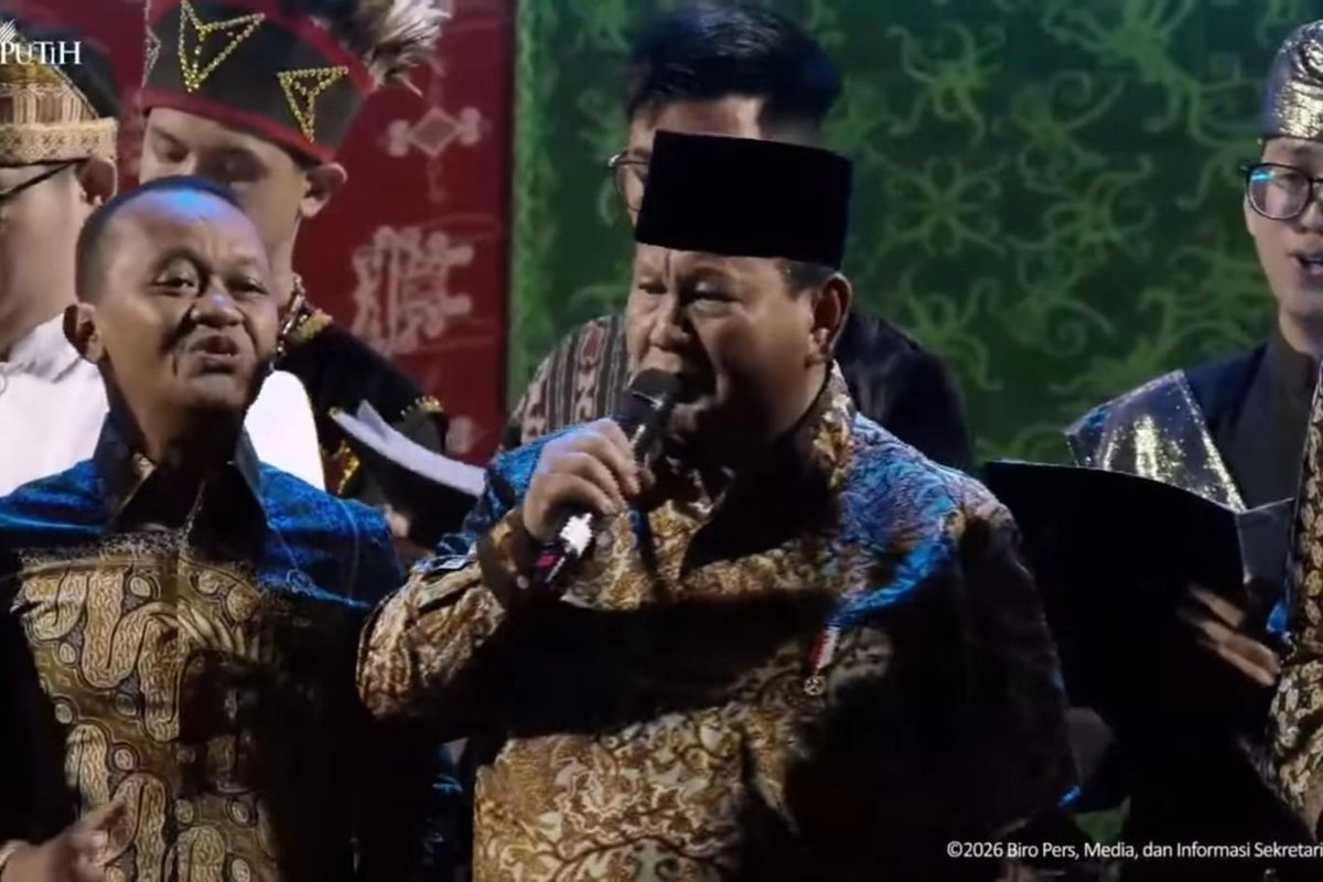 Prabowo Nyanyi ''O Ulate'' Usai Rayakan Natal Nasional, Diapit Bahlil-AHY