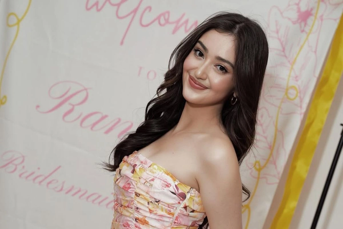 5 Gaya Busana Ranty Maria Saat Bridesmaid Proposal, Manis dan Feminin