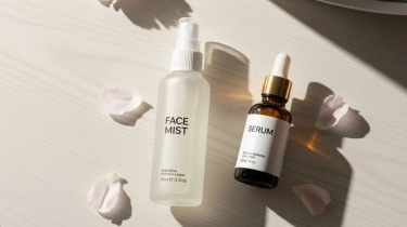 Face Mist atau Serum, Mana yang Lebih Dulu Dipakai? Ini Urutan yang Benar