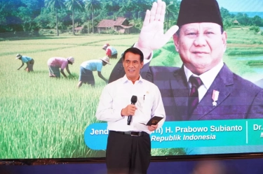 Mentan Amran Dapat Bintang Jasa Utama dari Prabowo Usai Sukses Swasembada Beras