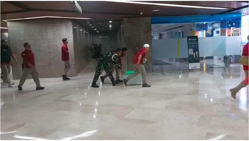 Prajurit TNI Ikut Kawal Penyidik Kejagung yang Geledah Kantor Kemenhut