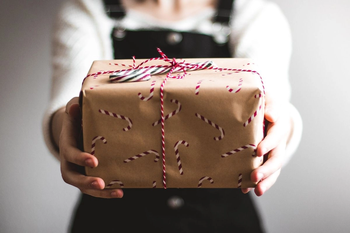 25 Ide Kado Unik untuk Teman atau Pacar Zodiak Aquarius, Ada Tiket Konser