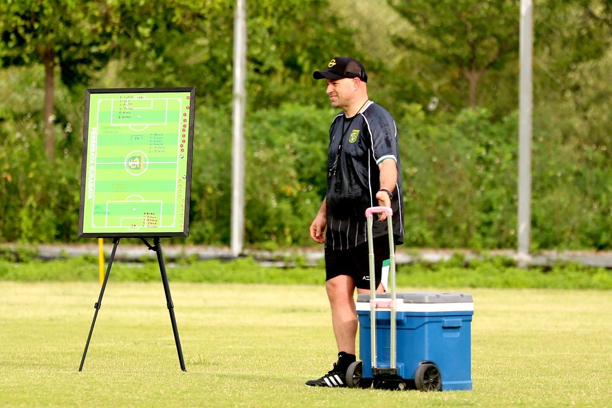 Bernardo Tavares Bicara tentang Dahaga Gelar dan Fondasi Persebaya
